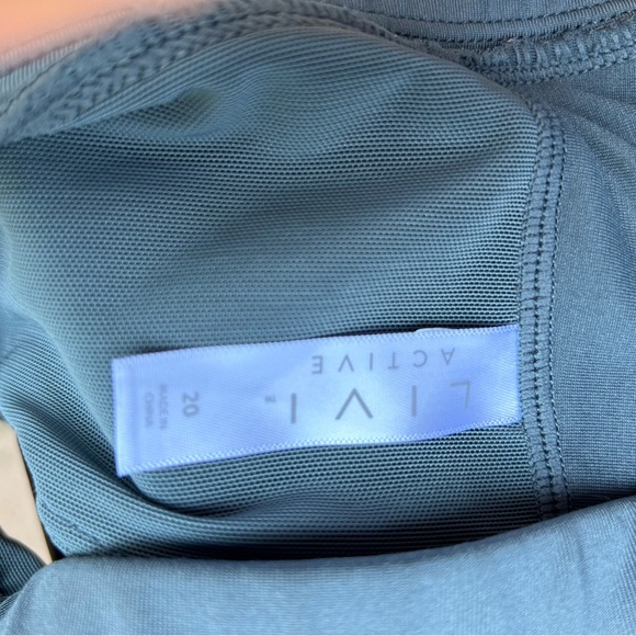 Livi cross strap athletic bra. So 20. Gray. Mesh sides - Picture 5 of 6